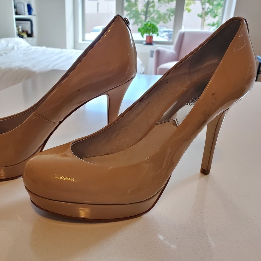 Michael Kors Nude Pumps